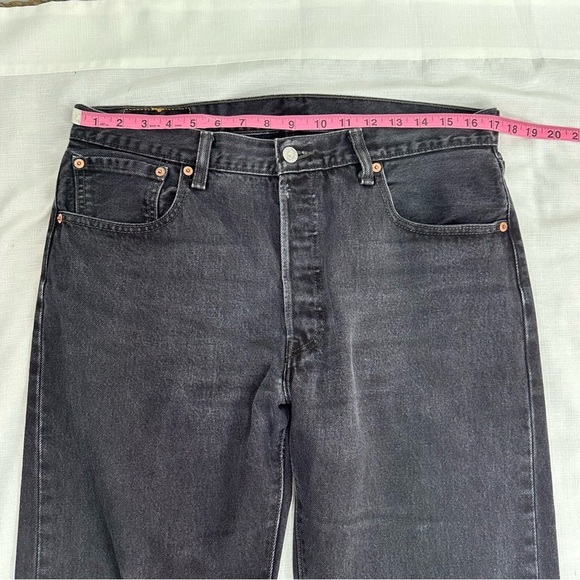 Levi’s Men’s size 35 x 33 Washed Black 501 Original Straight Fit Jeans - Picture 9 of 14